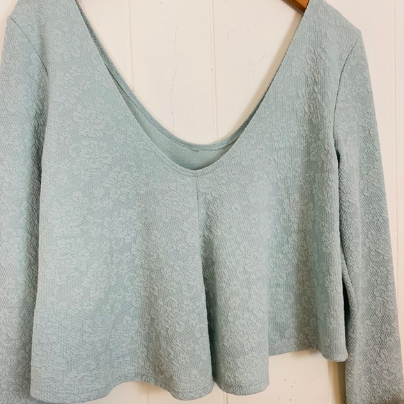 UO | Kimchi Blue Scoop Longsleeve Crop Top - Picture 6 of 6